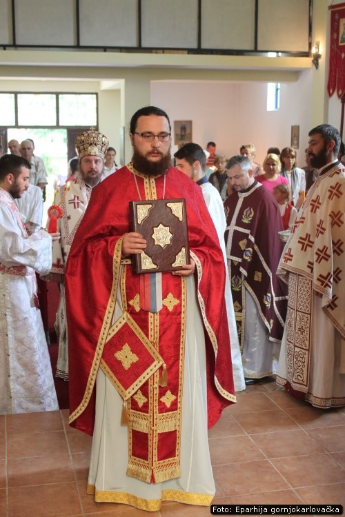 Hramovna_slava_u_Topuskom_02.jpg