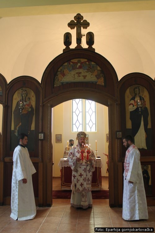 Hramovna_slava_u_Topuskom_03.jpg