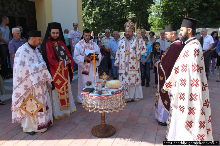 Hramovna_slava_u_Topuskom_07.jpg