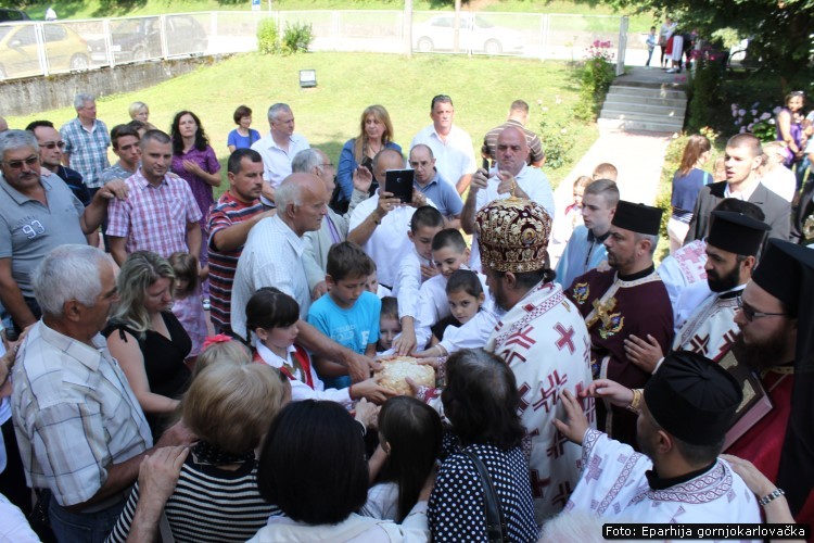 Hramovna_slava_u_Topuskom_11.jpg