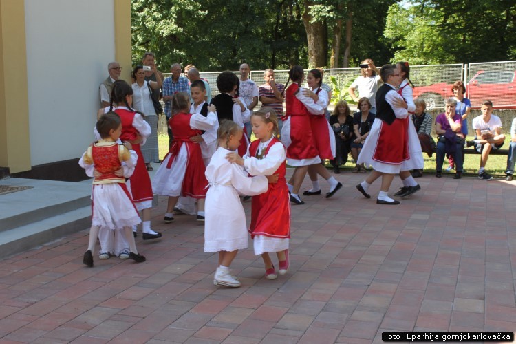 Hramovna_slava_u_Topuskom_12.jpg