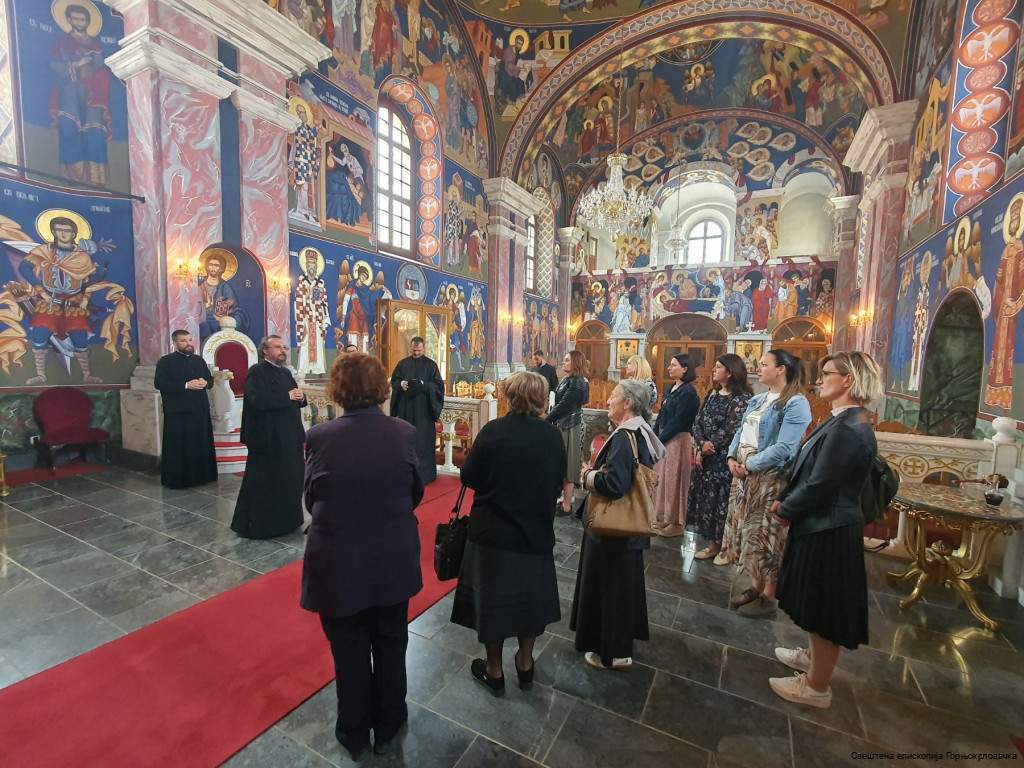 Kolo_srpskih_sestara_1.jpg