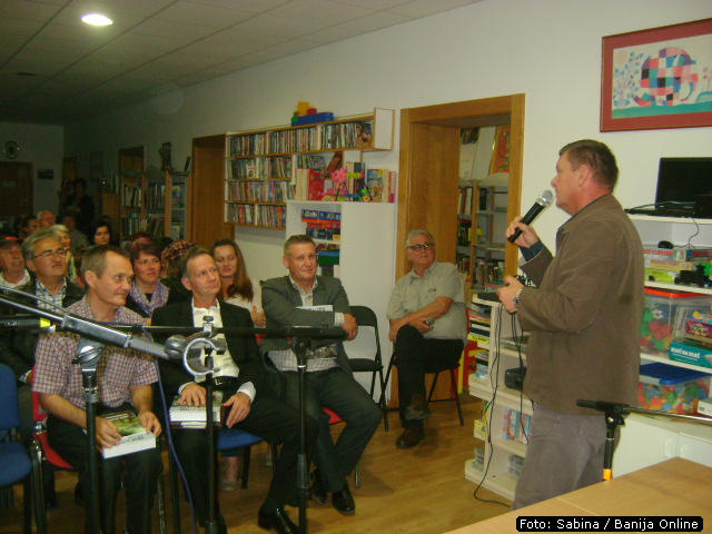 Knjizevno_vece_u_Dvoru_7.jpg