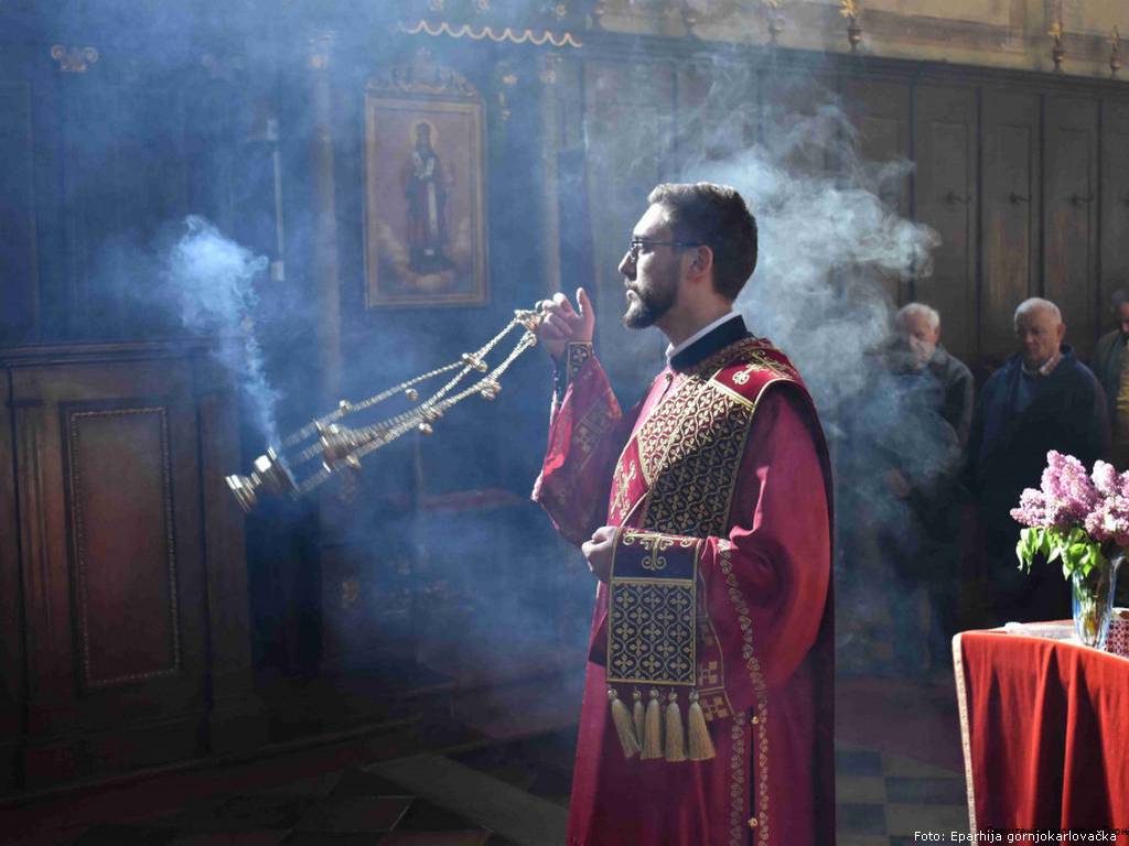 Liturgija_u_Dvoru_3.jpg