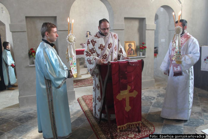 Arhijerejska_Liturgija_u_manastiru_Komogovina_3.jpg
