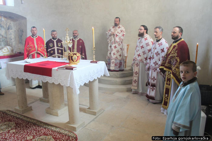 Arhijerejska_Liturgija_u_manastiru_Komogovina_4.jpg