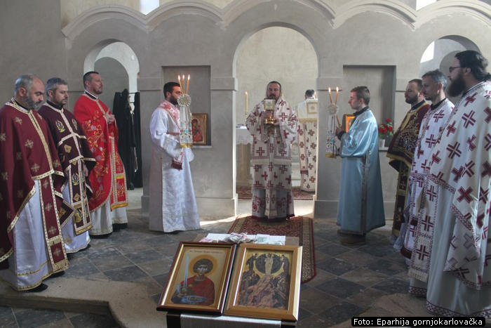 Arhijerejska_Liturgija_u_manastiru_Komogovina_6.jpg