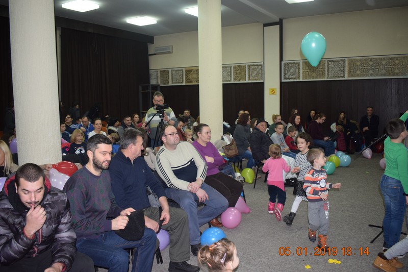 Subotica_dodjela_paketica_2.jpg