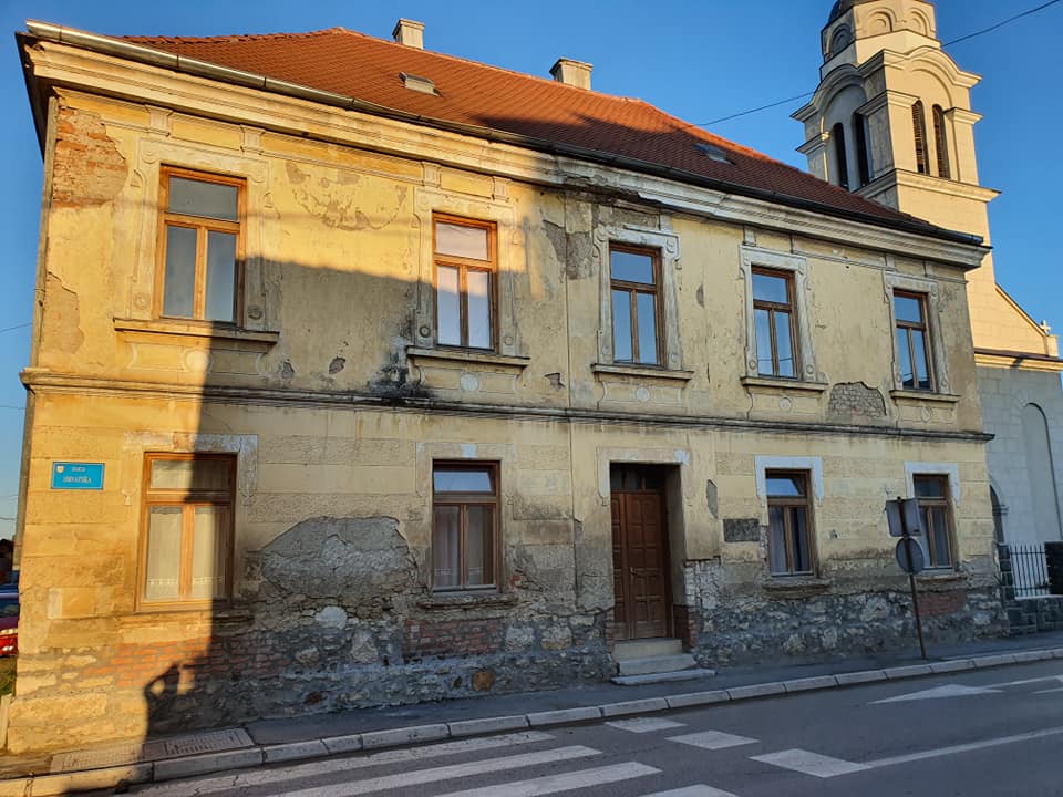 Parohijski_dom_u_Glini_2.jpg