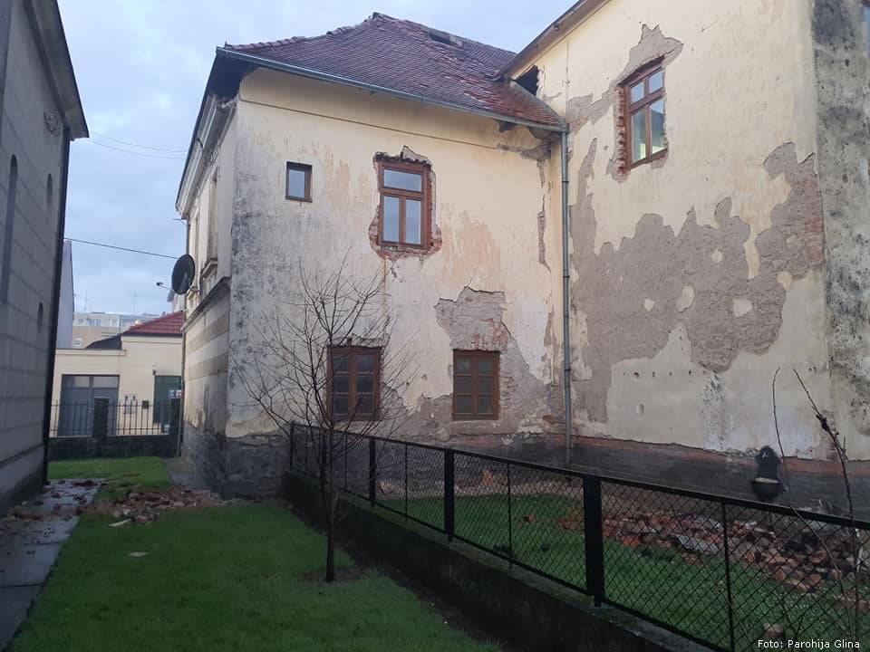Parohijski_dom_Glina_2.jpg