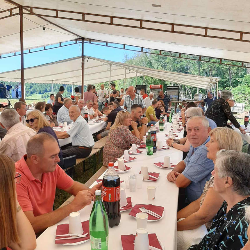 Trpeza ljubavi