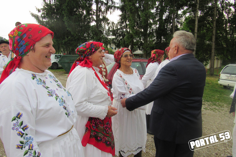 Smotra_folklora_u_Jabukovcu_01.jpg