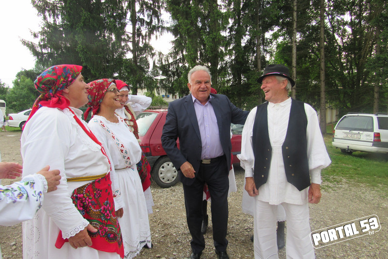 Smotra_folklora_u_Jabukovcu_02.jpg
