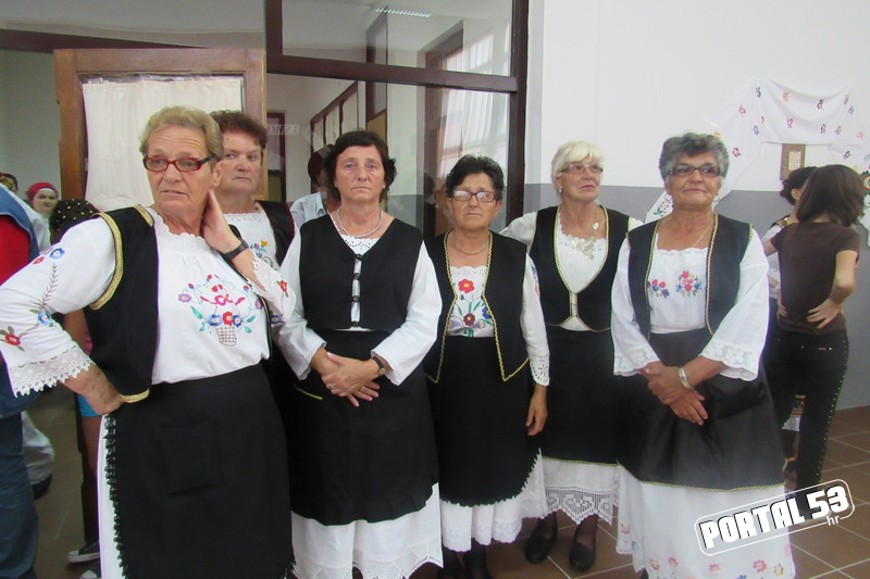 Smotra_folklora_u_Jabukovcu_04.jpg