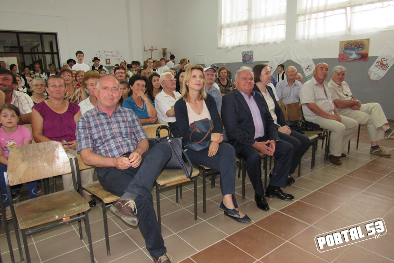 Smotra_folklora_u_Jabukovcu_07.jpg