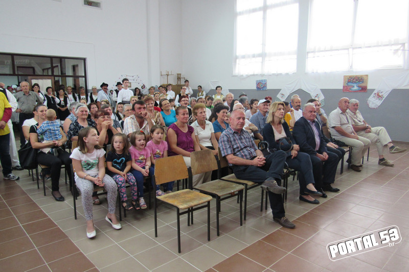 Smotra_folklora_u_Jabukovcu_09.jpg