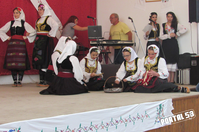 Smotra_folklora_u_Jabukovcu_45.jpg