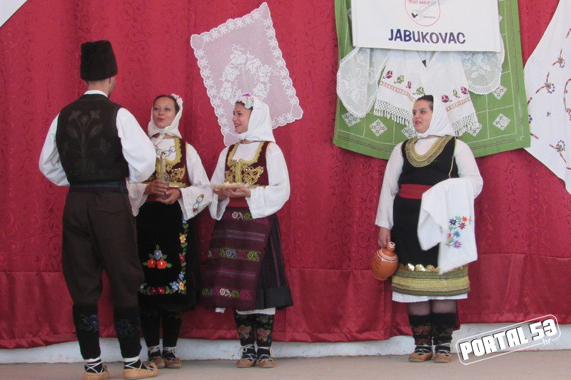 Smotra_folklora_u_Jabukovcu_46.jpg