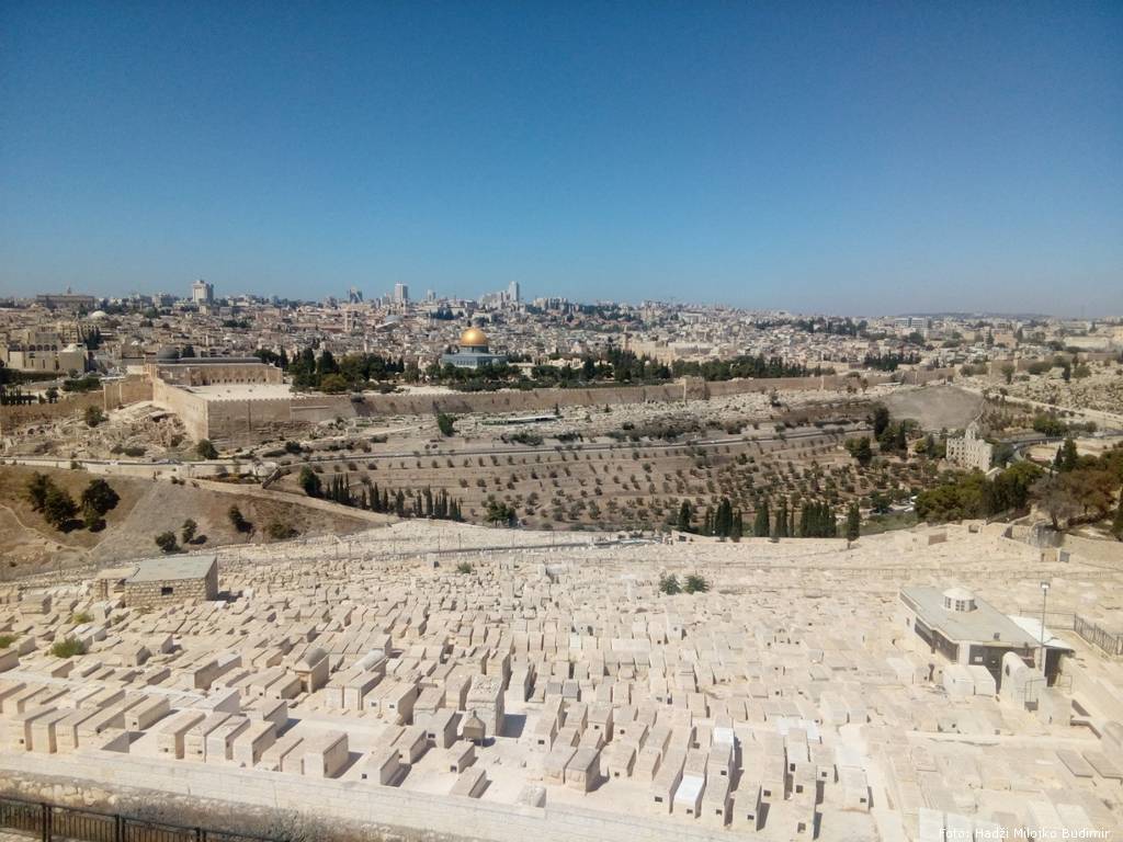 Pogled sa Maslinove gore preko jevrejskom grobnja prema Jerusalimu