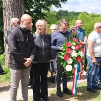 Parastos U Glini 25