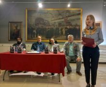 voditelka-sana-semirovic-najavluje-program.jpg